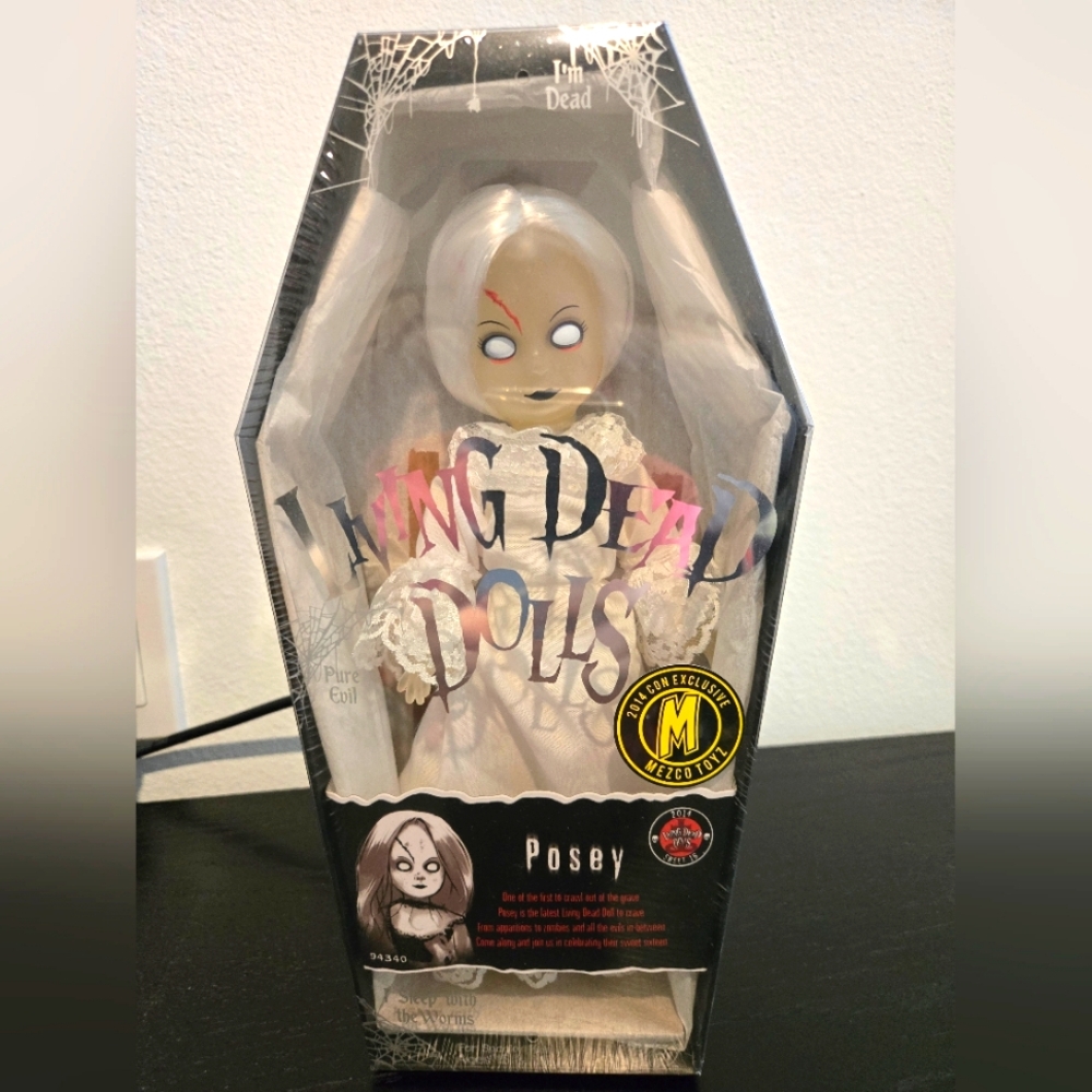 Living Dead Dolls Con Exclusive Posey